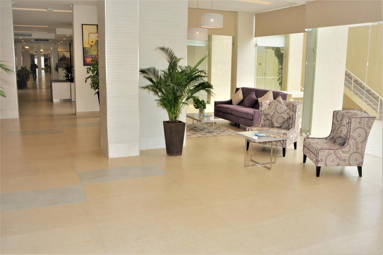 Hostel The Lofts Kuwait Fintas Kuwait City Exterior foto