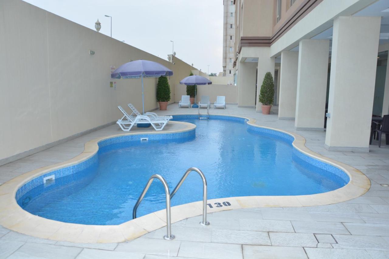 Hostel The Lofts Kuwait Fintas Kuwait City Exterior foto